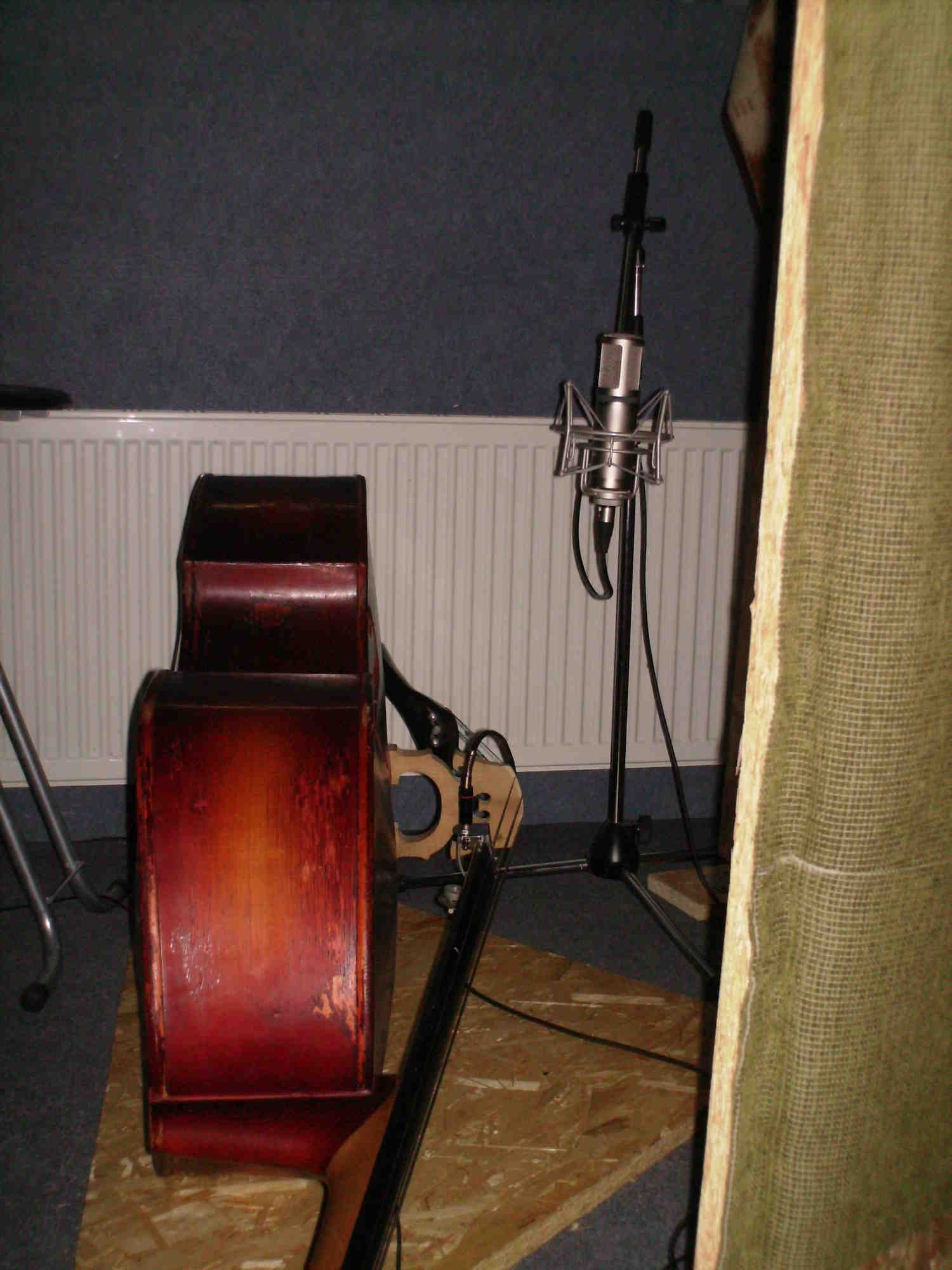 Kontraboso įrašymas garso įrašų studijoje "Dominanta"